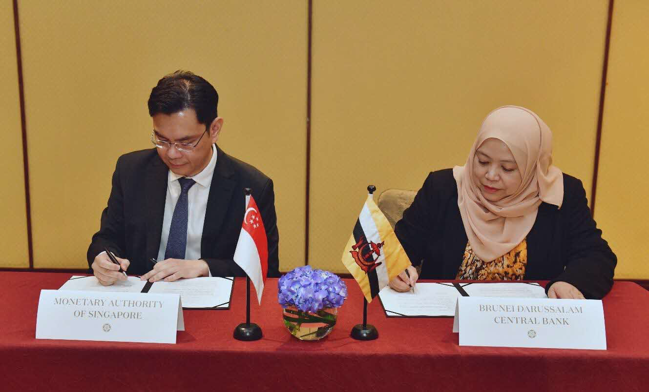 Hajah Rashidah binti Haji Sabtu, Managing Director, BDCB, and Chia Der Jiun, Managing Director, MAS, at the MoU signing ceremony