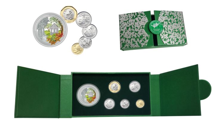 1 troy oz 999 Fine Silver Proof Colour Coin with Third Series Uncirculated Coin Set